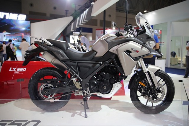 &quot;Xe no Tau” Loncin DS8 Adventure nhai BMW G650GS